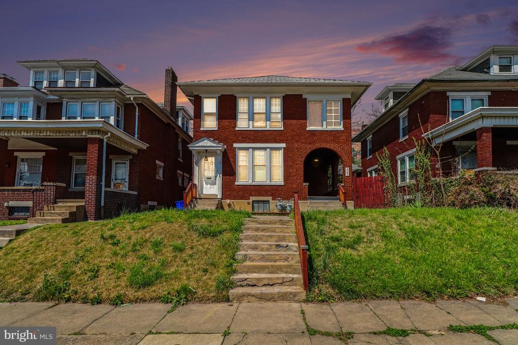 2038 MARKET ST, Harrisburg, PA 17103