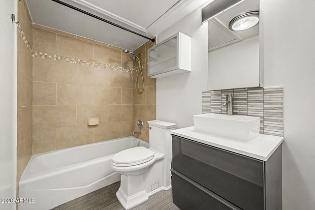 355 E THOMAS Road B106, Phoenix, AZ 85012