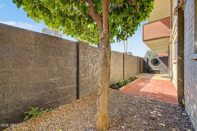 355 E THOMAS Road B106, Phoenix, AZ 85012