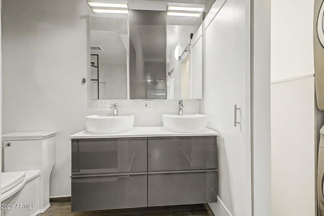 355 E THOMAS Road B106, Phoenix, AZ 85012