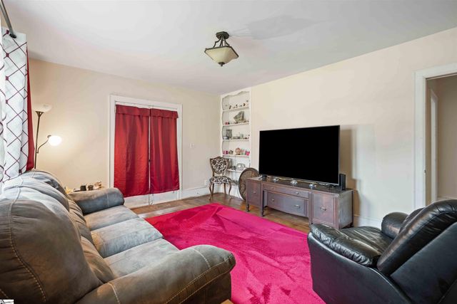 108 West Hampton Avenue, Honea Path, SC 29654