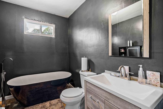 108 West Hampton Avenue, Honea Path, SC 29654