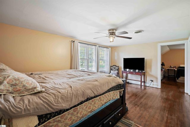 108 West Hampton Avenue, Honea Path, SC 29654