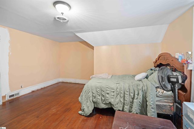 108 West Hampton Avenue, Honea Path, SC 29654