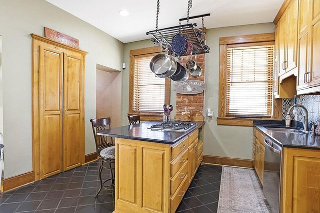 2028 Clay Street, St Joseph, MO 64501