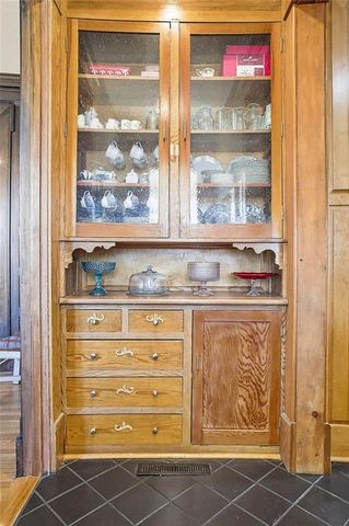 2028 Clay Street, St Joseph, MO 64501