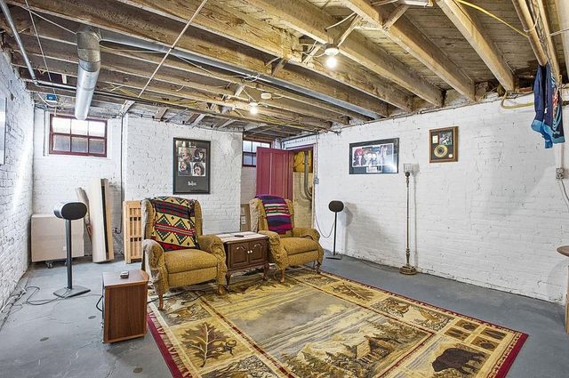 2028 Clay Street, St Joseph, MO 64501