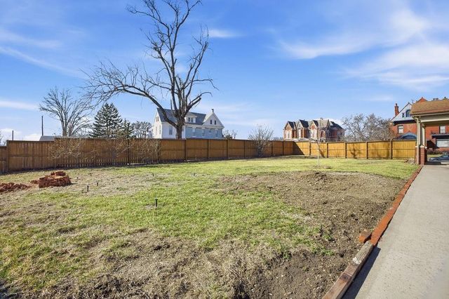 2028 Clay Street, St Joseph, MO 64501