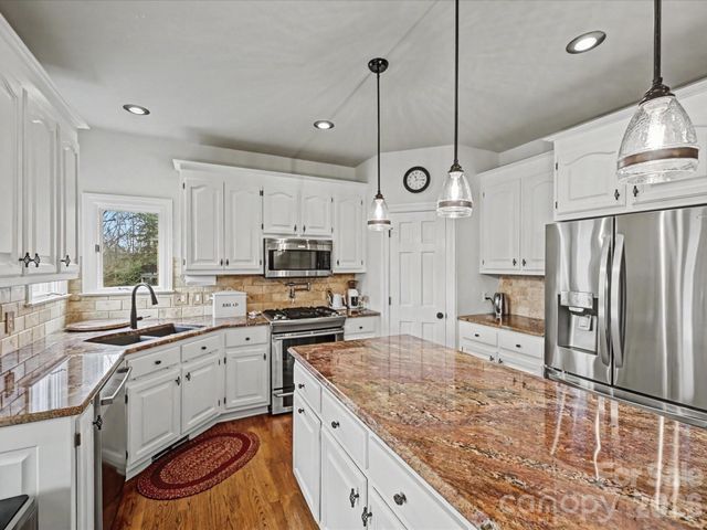 18801 River Falls Drive, Davidson, NC 28036