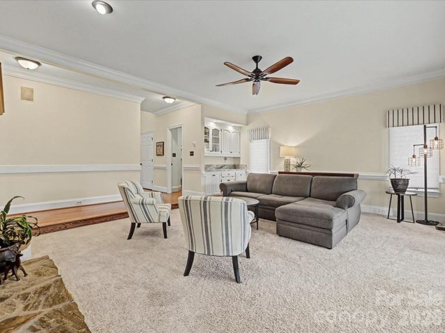 18801 River Falls Drive, Davidson, NC 28036