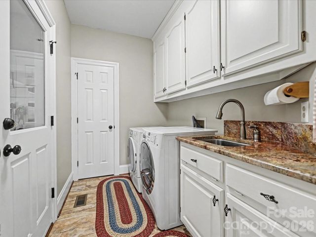 18801 River Falls Drive, Davidson, NC 28036