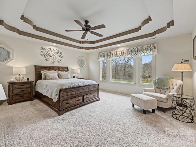 18801 River Falls Drive, Davidson, NC 28036