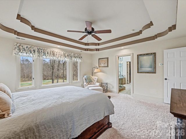 18801 River Falls Drive, Davidson, NC 28036