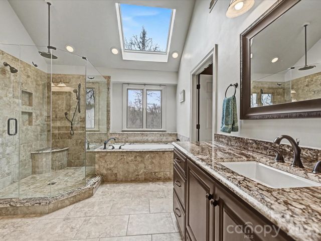 18801 River Falls Drive, Davidson, NC 28036