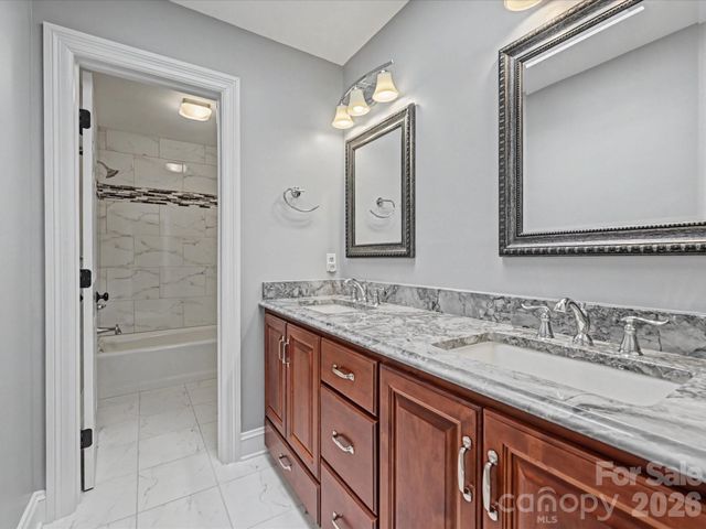 18801 River Falls Drive, Davidson, NC 28036