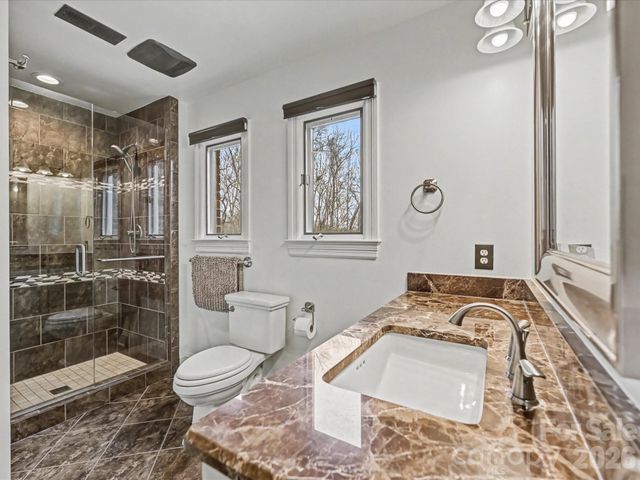 18801 River Falls Drive, Davidson, NC 28036