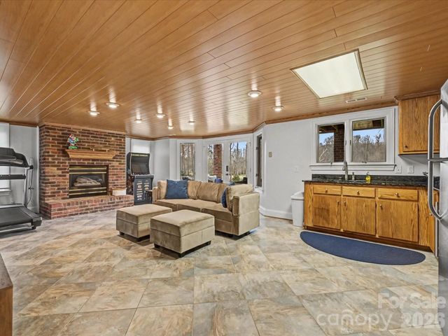 18801 River Falls Drive, Davidson, NC 28036