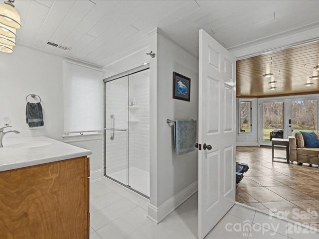 18801 River Falls Drive, Davidson, NC 28036