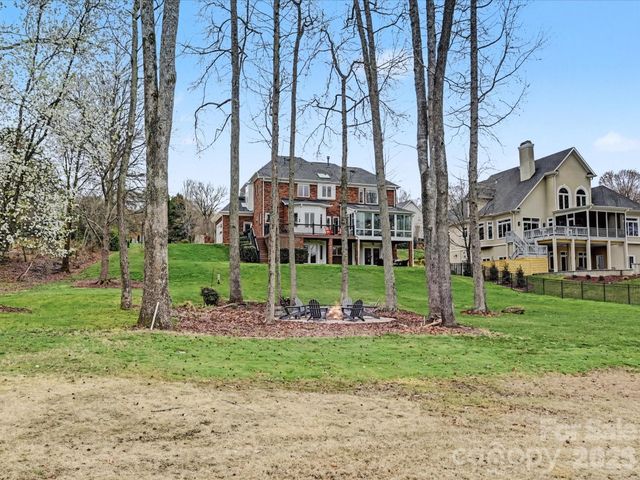 18801 River Falls Drive, Davidson, NC 28036
