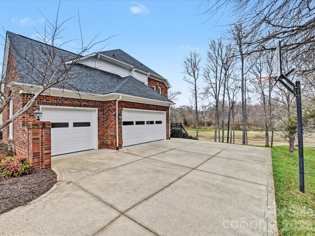 18801 River Falls Drive, Davidson, NC 28036