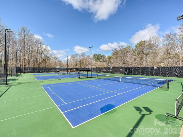 18801 River Falls Drive, Davidson, NC 28036