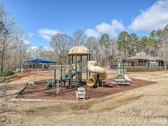 18801 River Falls Drive, Davidson, NC 28036