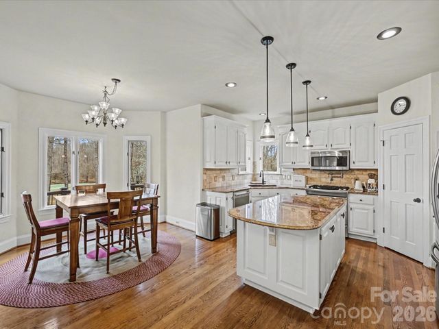 18801 River Falls Drive, Davidson, NC 28036