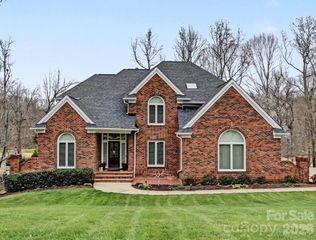 18801 River Falls Drive, Davidson, NC 28036