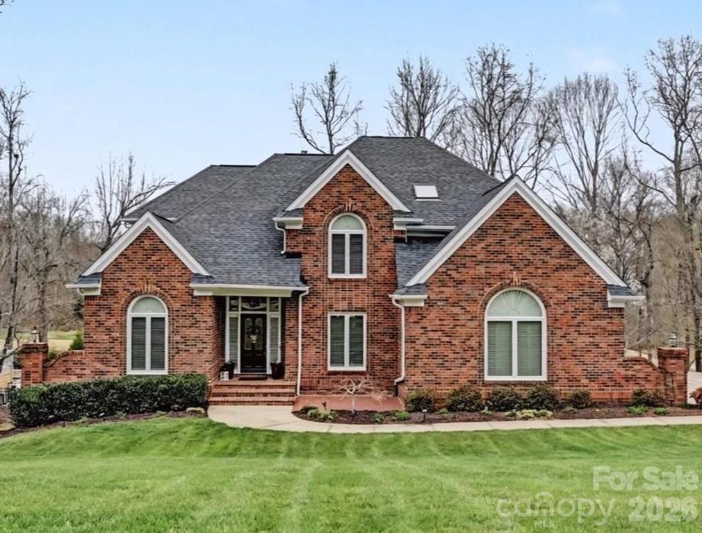 18801 River Falls Drive, Davidson, NC 28036