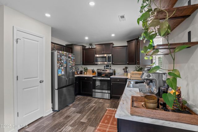 410 Silverstone Place, Hubert, NC 28539