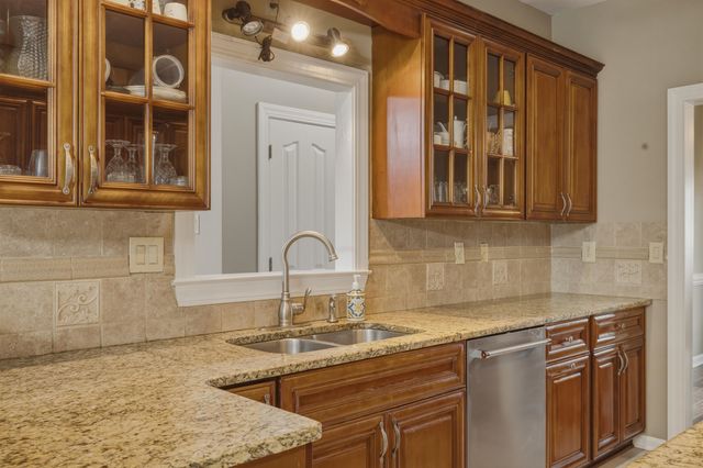 9533 DOGWOOD ESTATES DR, Germantown, TN 38139