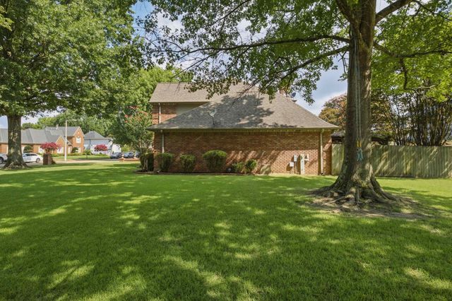 9533 DOGWOOD ESTATES DR, Germantown, TN 38139