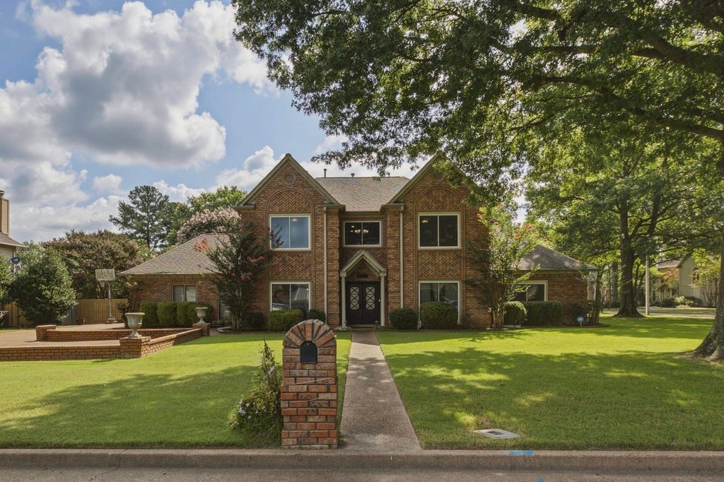 9533 DOGWOOD ESTATES DR, Germantown, TN 38139