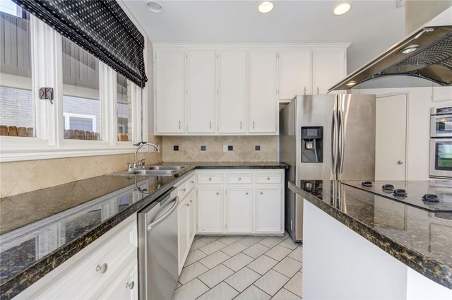 2524 Nantucket Drive B, Houston, TX 77057