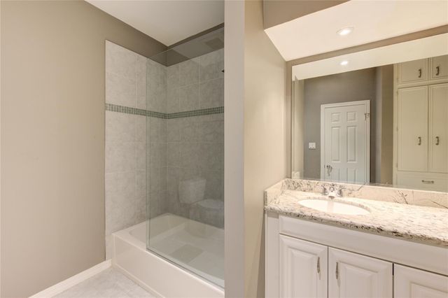 2524 Nantucket Drive B, Houston, TX 77057