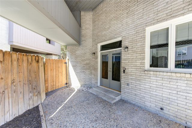 2524 Nantucket Drive B, Houston, TX 77057