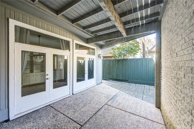 2524 Nantucket Drive B, Houston, TX 77057
