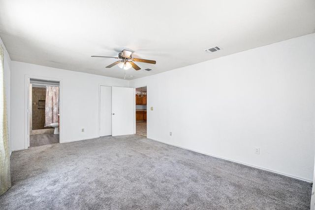 400 Blue Quail Dr, Lytle, TX 78052