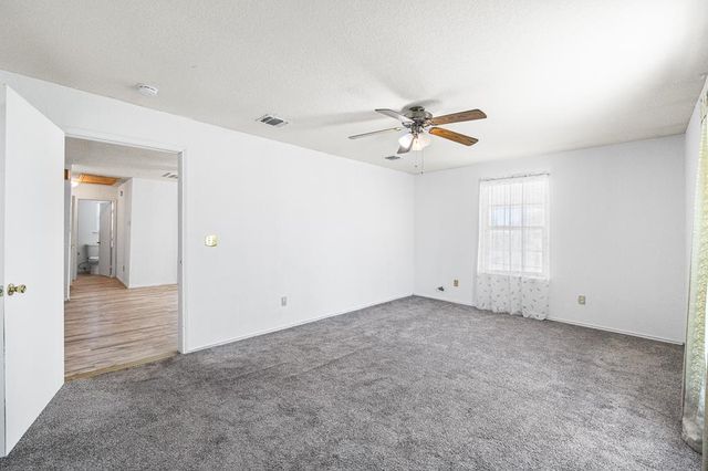 400 Blue Quail Dr, Lytle, TX 78052