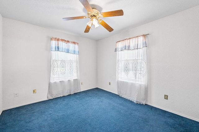 400 Blue Quail Dr, Lytle, TX 78052