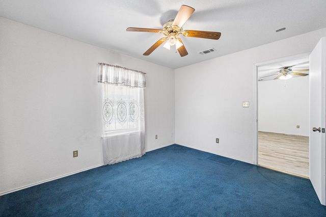 400 Blue Quail Dr, Lytle, TX 78052