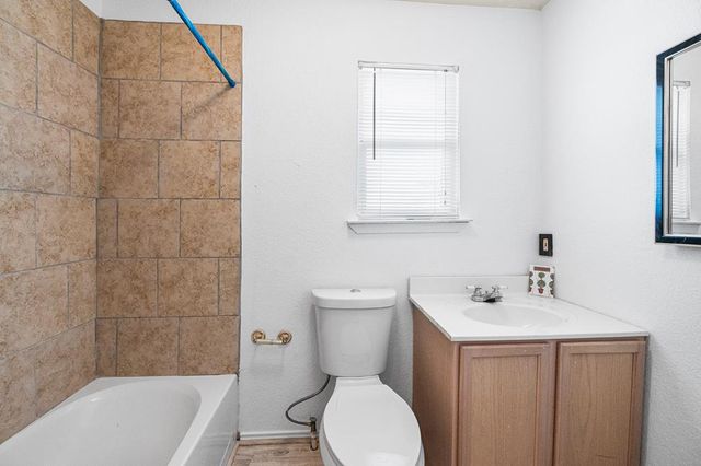 400 Blue Quail Dr, Lytle, TX 78052