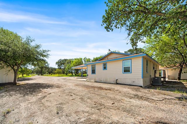 400 Blue Quail Dr, Lytle, TX 78052