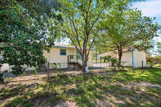 400 Blue Quail Dr, Lytle, TX 78052