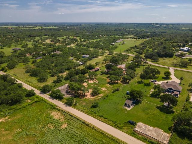 400 Blue Quail Dr, Lytle, TX 78052