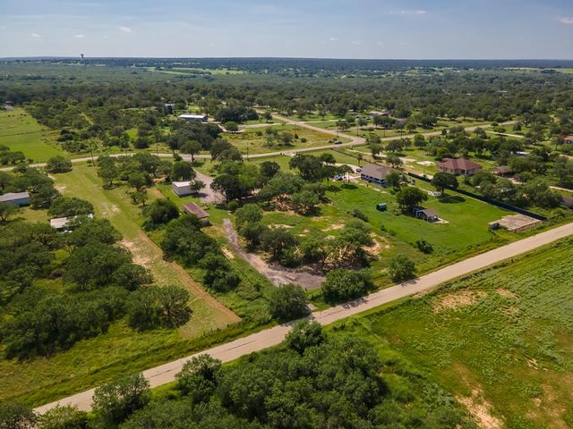 400 Blue Quail Dr, Lytle, TX 78052