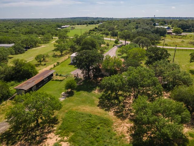 400 Blue Quail Dr, Lytle, TX 78052