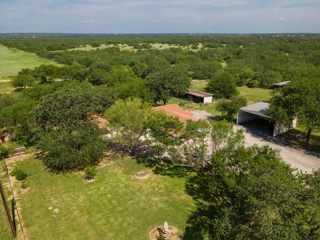 400 Blue Quail Dr, Lytle, TX 78052