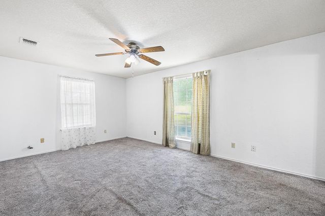 400 Blue Quail Dr, Lytle, TX 78052