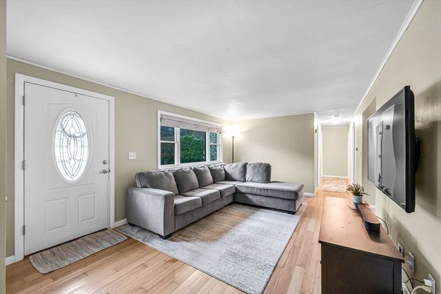 62 Ludlow Rd, South Hadley, MA 01075
